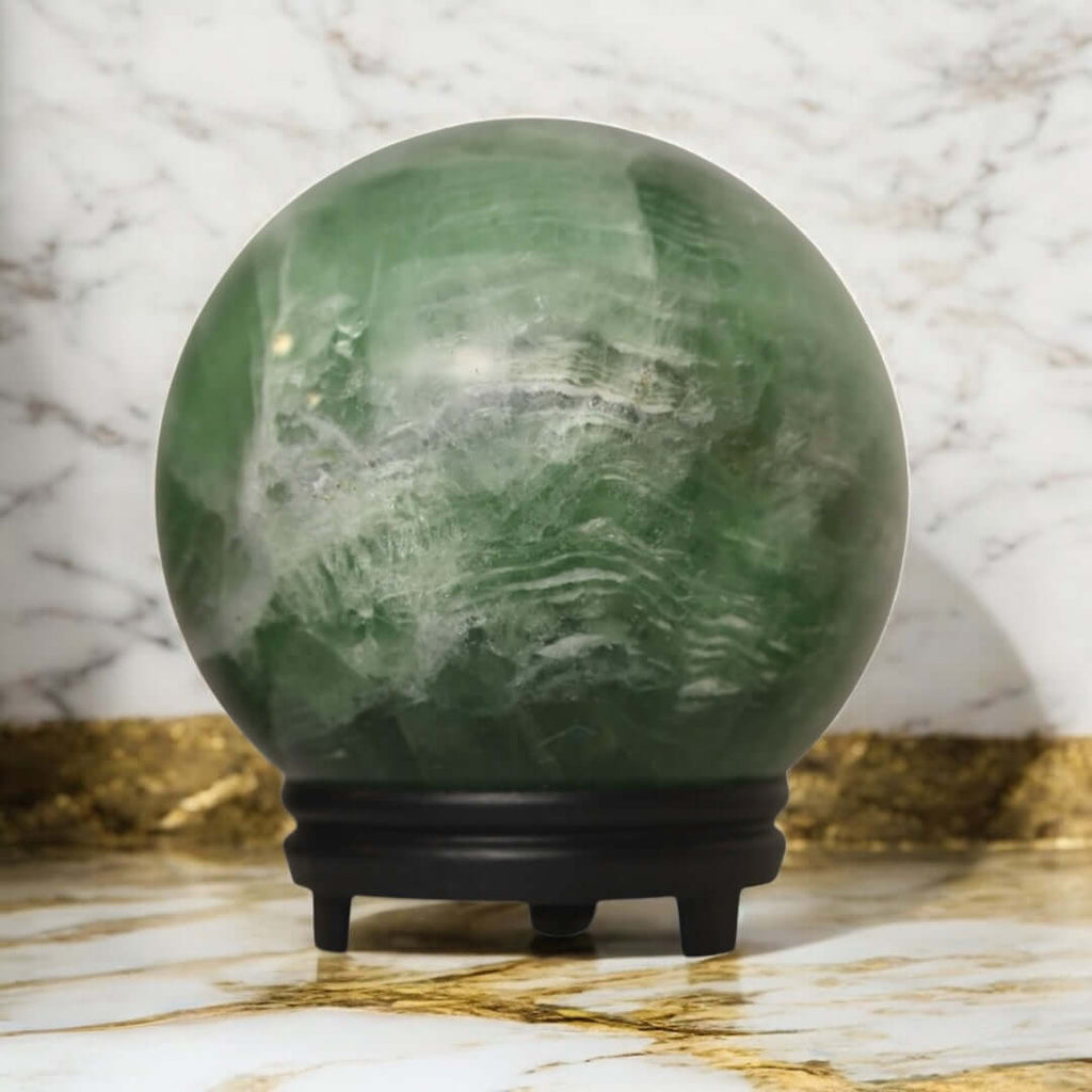 1 Große grüne Fluorit Kugel – faszinierendes Naturschmuckstück