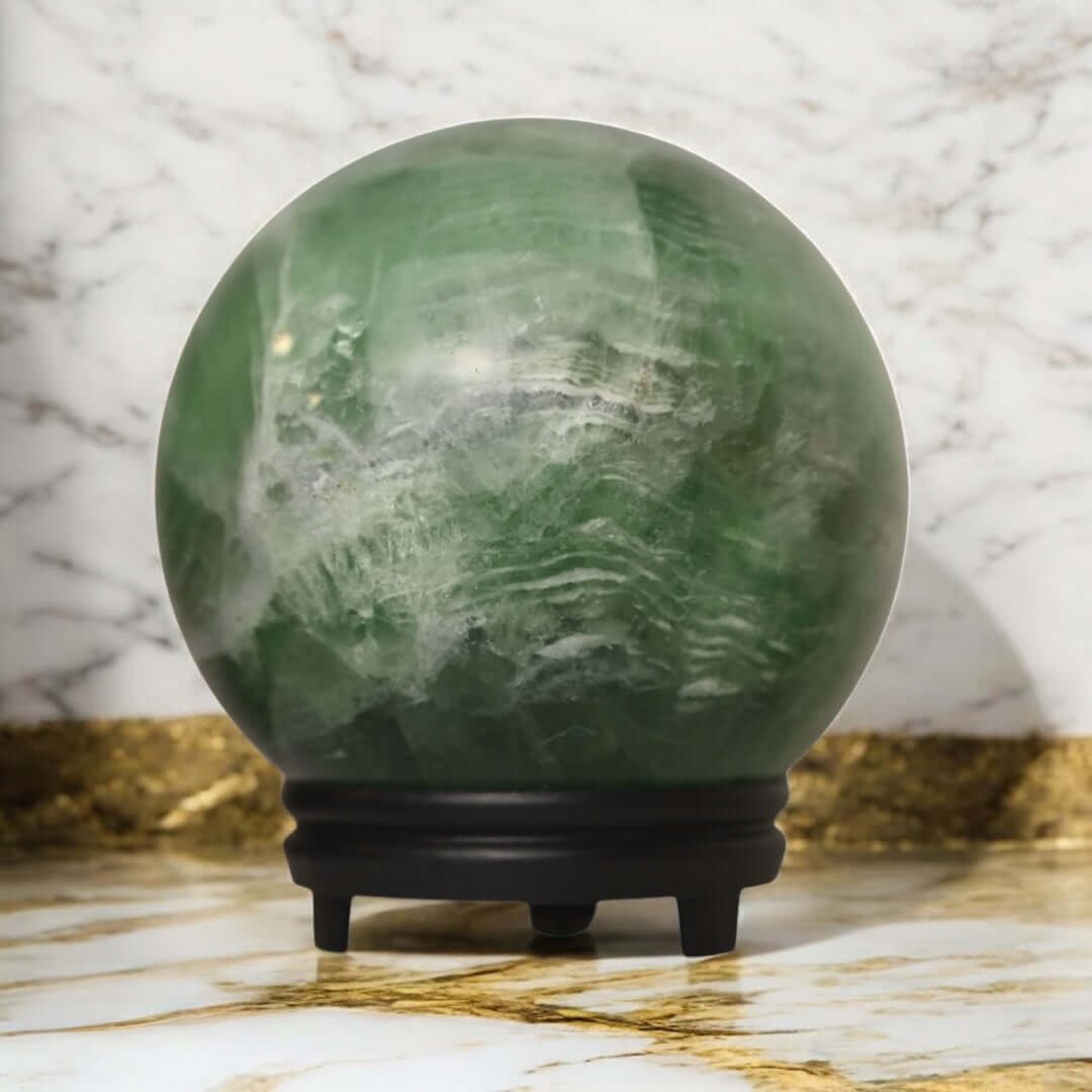 1 Große grüne Fluorit Kugel – faszinierendes Naturschmuckstück