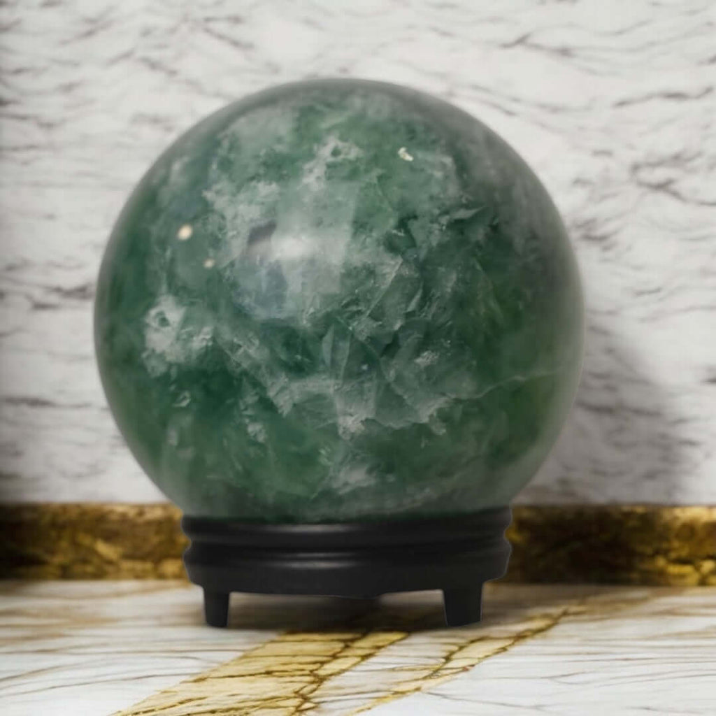 1 Große grüne Fluorit Kugel – faszinierendes Naturschmuckstück