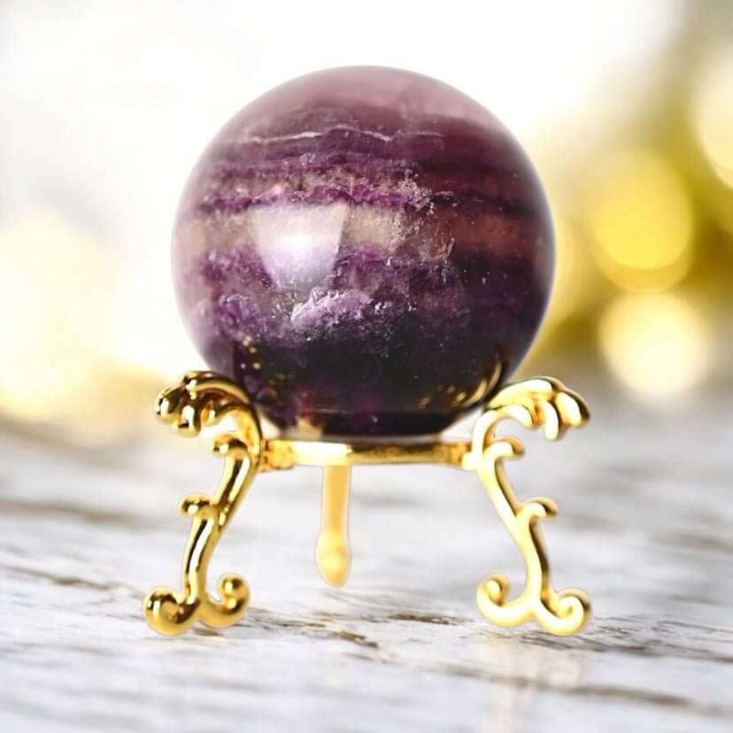 Fluorit Kugel in leuchtendem Lila – stilvolles Edelstein-Highlight