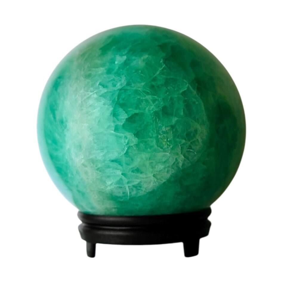 Große Fluorit Kugel – intensive grüne Farbakzente für Wohnräume