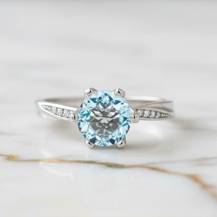 Himmelblauer Topas Ring – Elegant & Strahlend