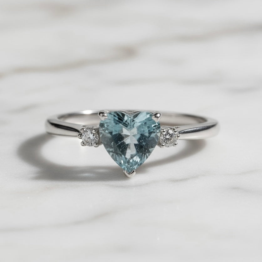 Topas Ring – Herz in strahlendem Blau CrystalScents