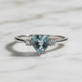 Topas Ring – Herz in strahlendem Blau CrystalScents