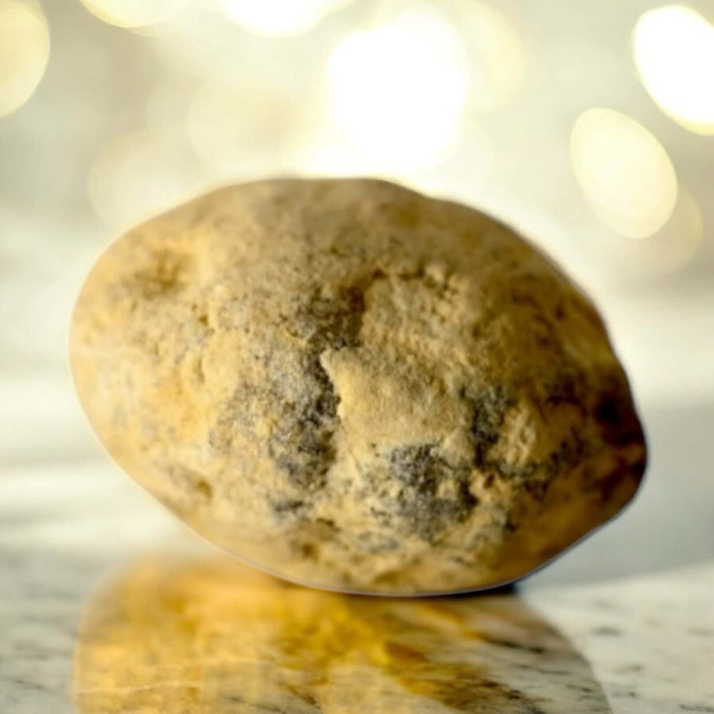 Ungeknackte Geode – Ausdrucksstarkes Naturstück mit verborgener Schönheit