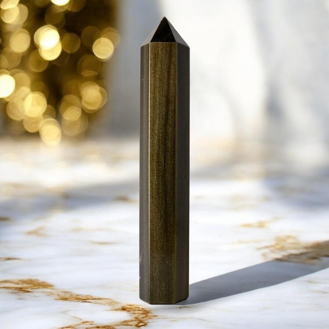 Gold Obsidian Obelisk - Dunkle Kraft mit goldenem Schimmer