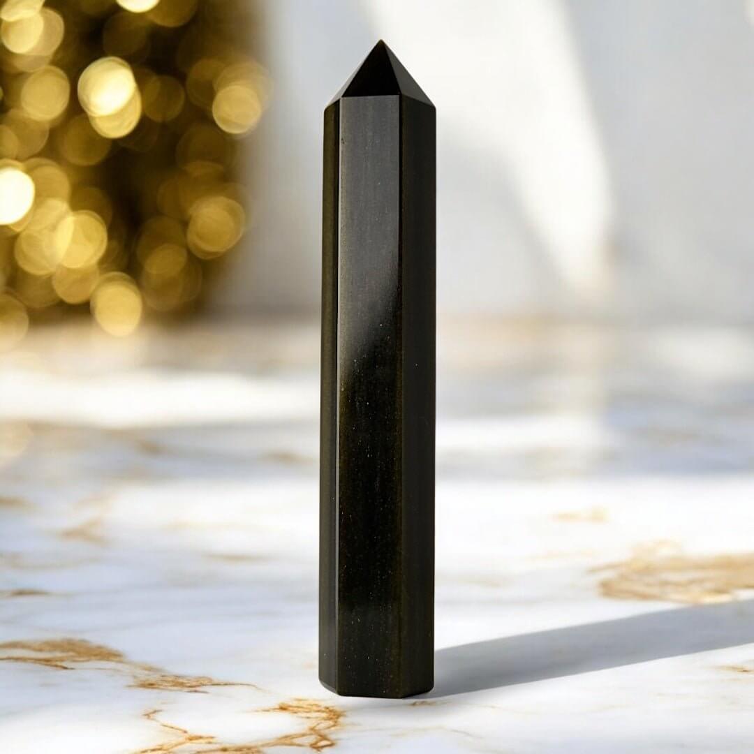 Gold Obsidian Obelisk - Dunkle Kraft mit goldenem Schimmer