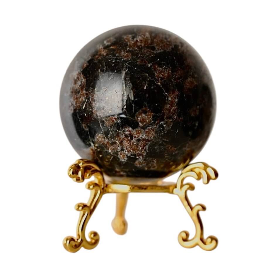 Granat Kugel – harmonisches Dekorstück mit lebendiger Farbwirkung