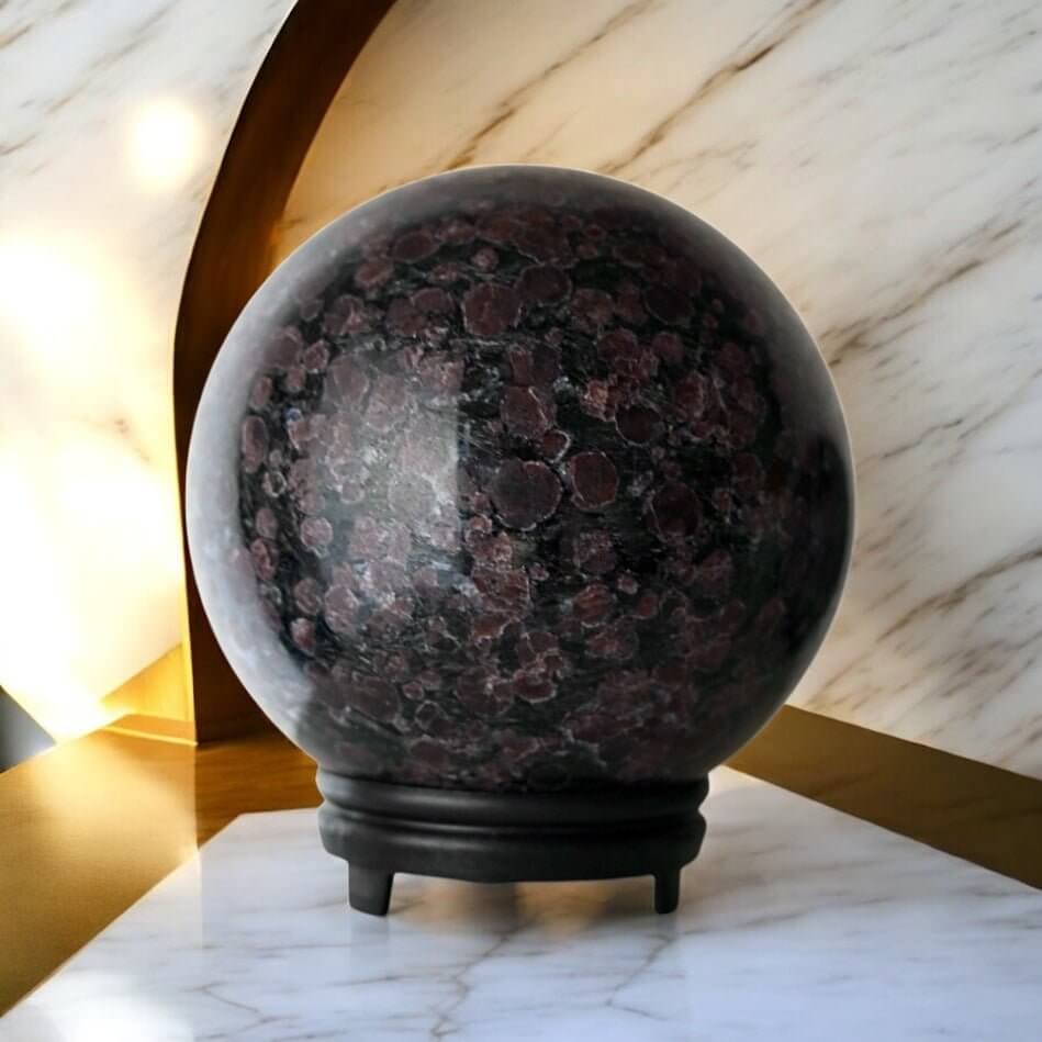 Große Granat Kugel – intensives Farbspiel aus der Natur