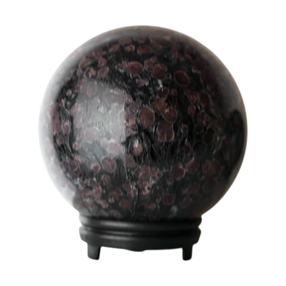 Große Granat Kugel – intensives Farbspiel aus der Natur