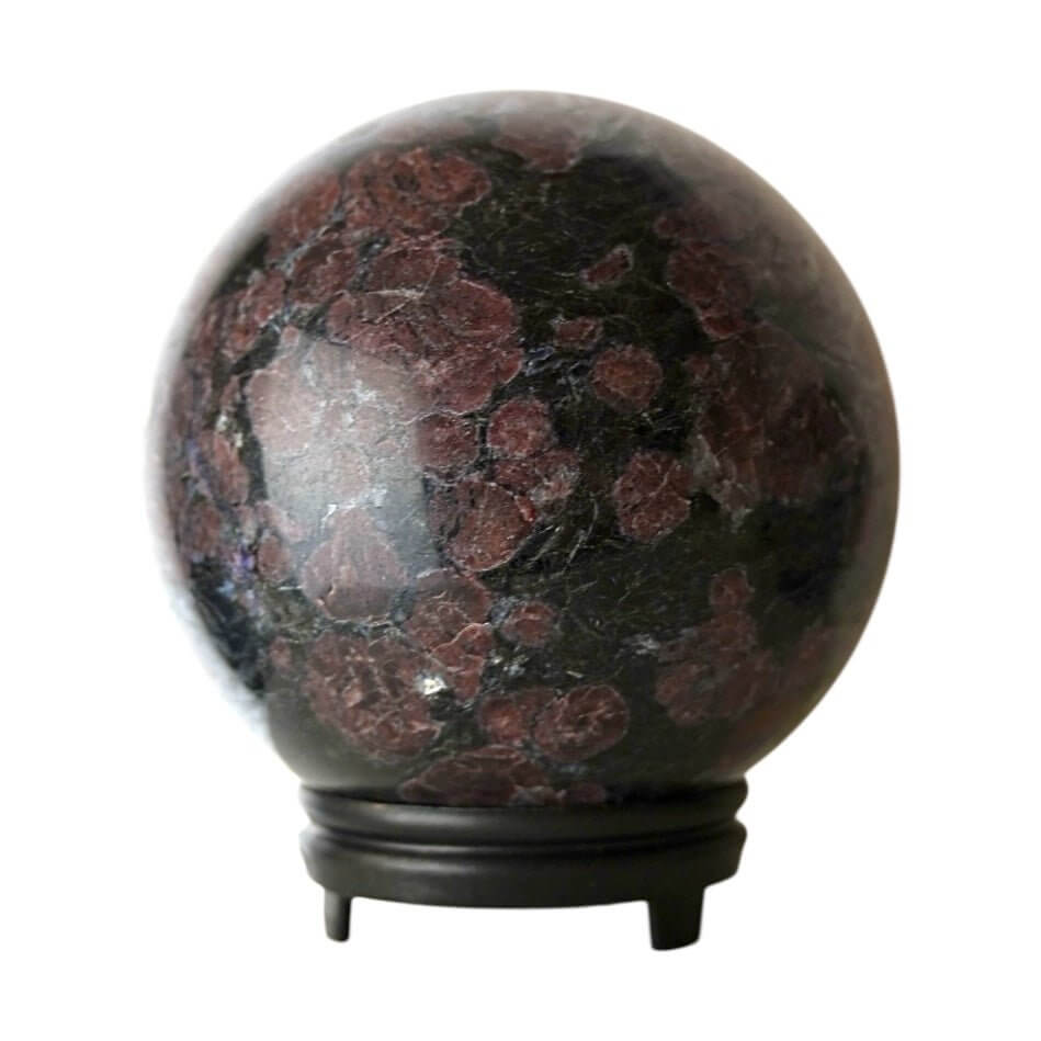 Große Granat Kugel – intensives Rot als dekoratives Edelstein-Highlight
