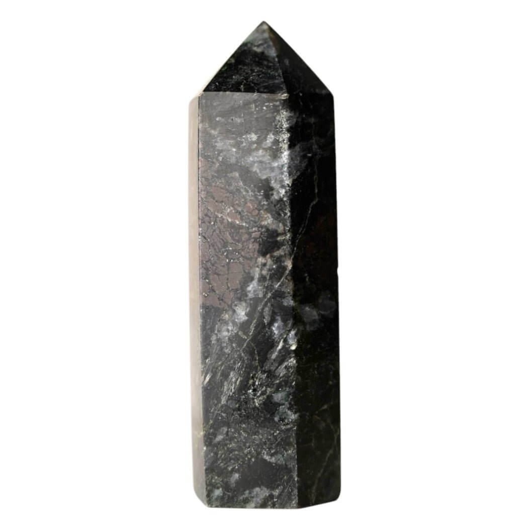 Granat Obelisk – tiefrote Eleganz als stilvolles Dekor