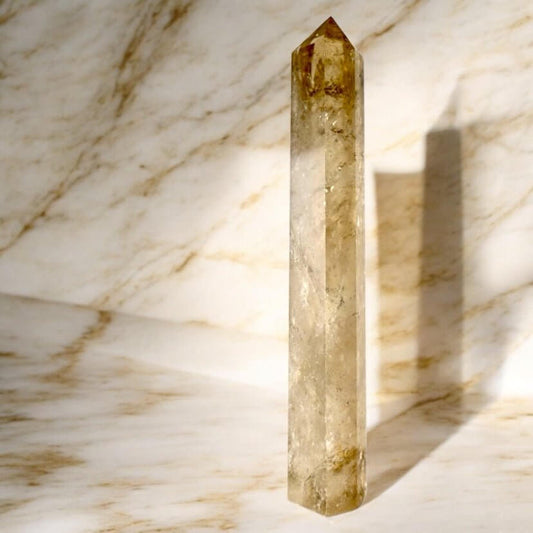 Großer Rauchquarz-Obelisk – elegantes Edelsteinjuwel, das Ruhe, Stabilität und Balance schenkt