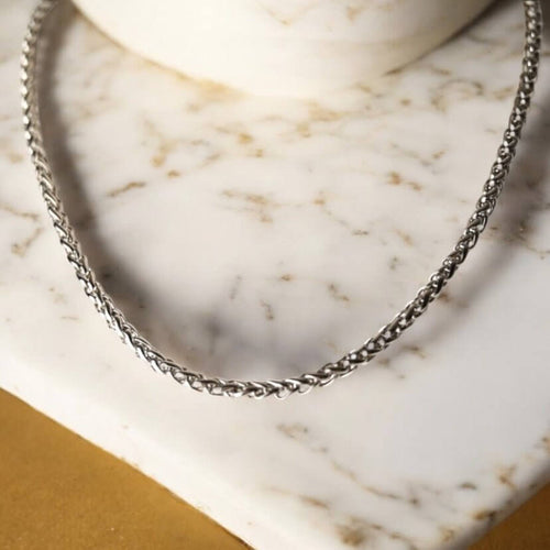 Silberne Halskette – Ausdrucksstark und klassisch