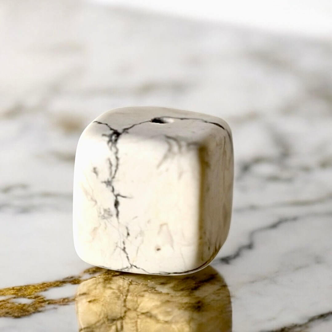 Duftstäbchenhalter in Howlit – Charmantes Zubehör für Räucherwerk