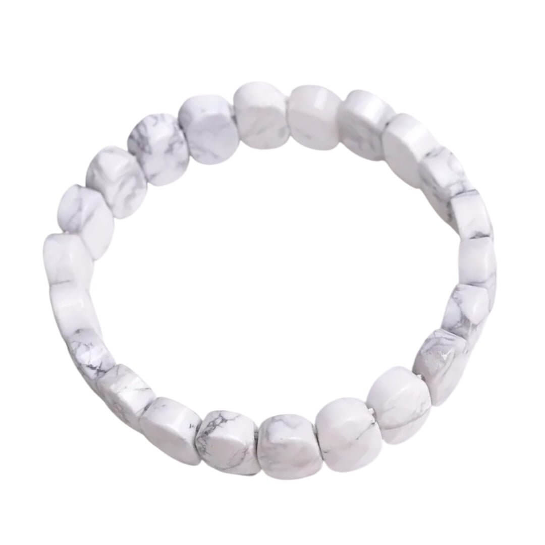 Howlit Facettenarmband – Ausdrucksstarkes Schmuckstück für Balance und mentale Stärke