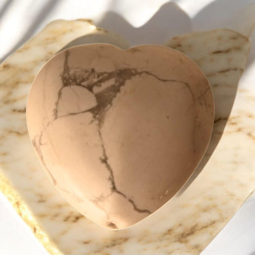 Mini Howlit Herz – zarte Ruhe und Gelassenheit in deiner Hand