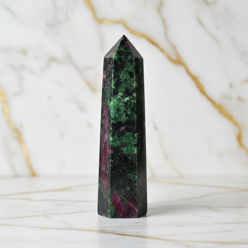 Rubin Zoisit Obelisk – Lebendige Muster CrystalScents