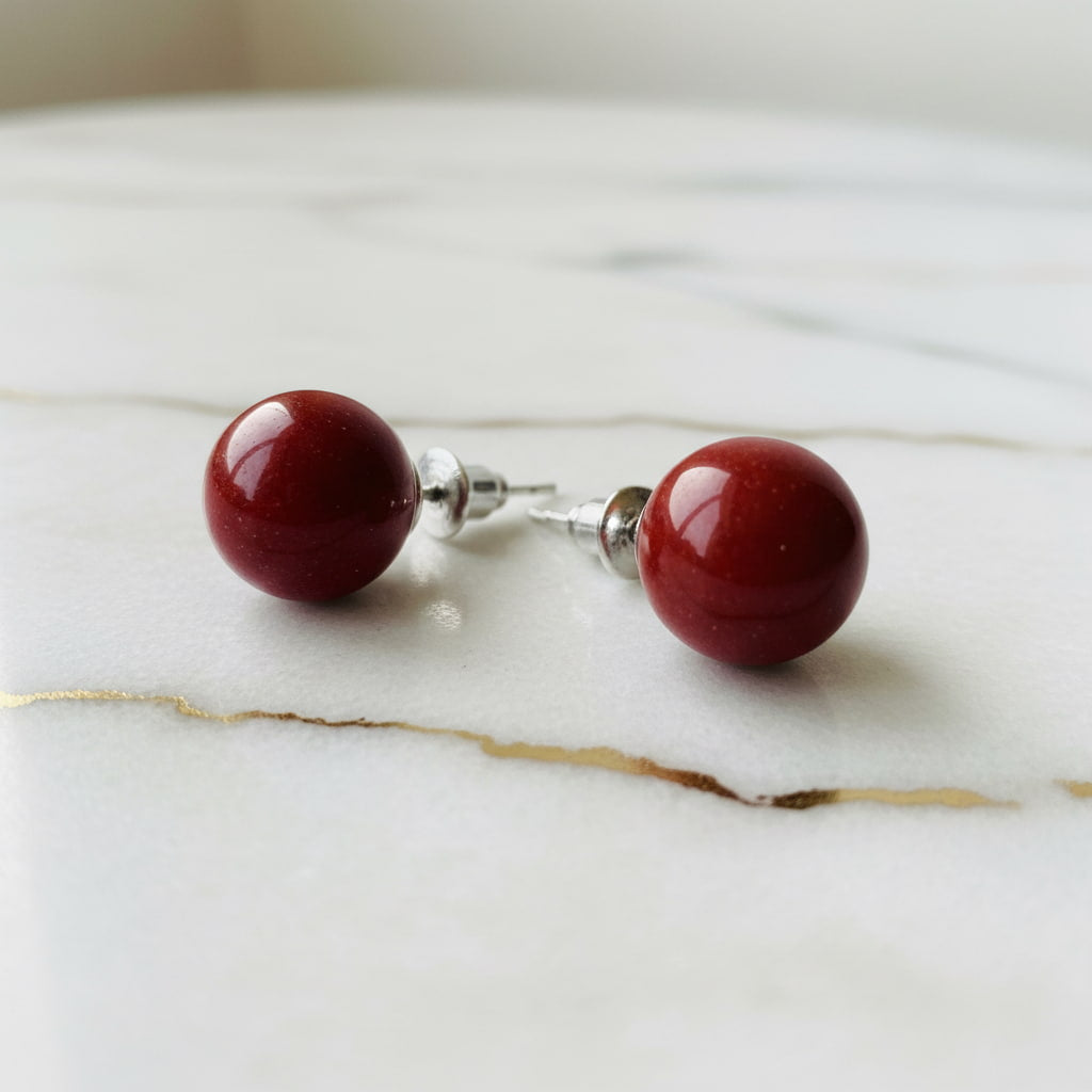 Ohrstecker mit roter Jaspis-Kugel
