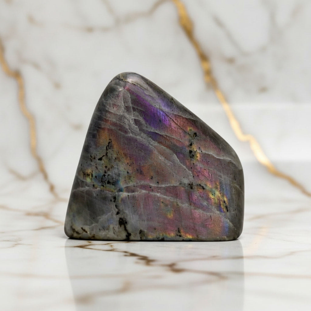 Labradorit Sunset Freiform – Mystisches Farbenspektakel CrystalScents