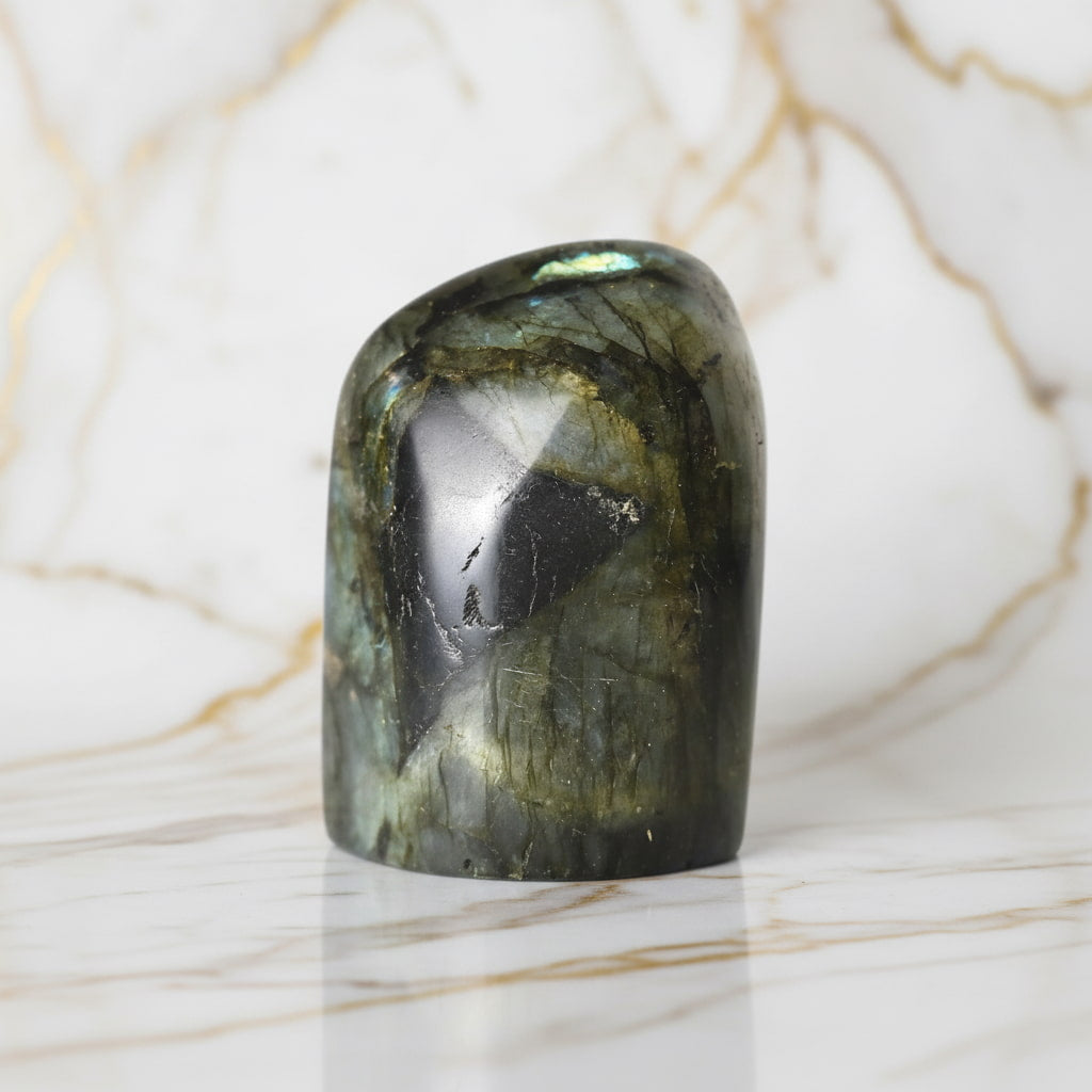 Labradorit Freiform – Mystisches Naturhighlight CrystalScents