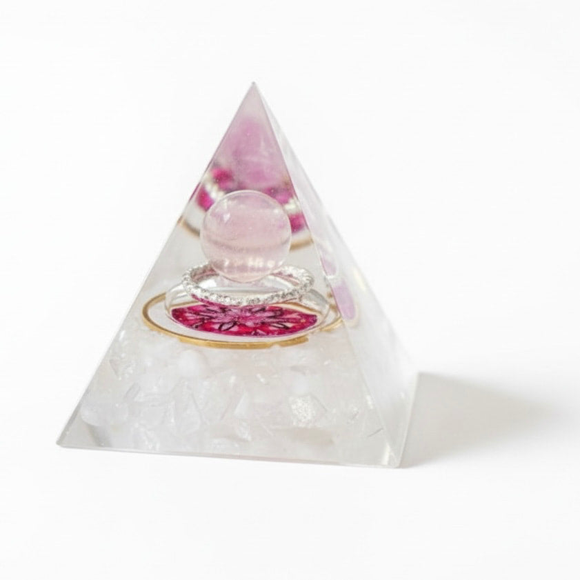 Orgonit Pyramide Bergkristall – Energie im Raum