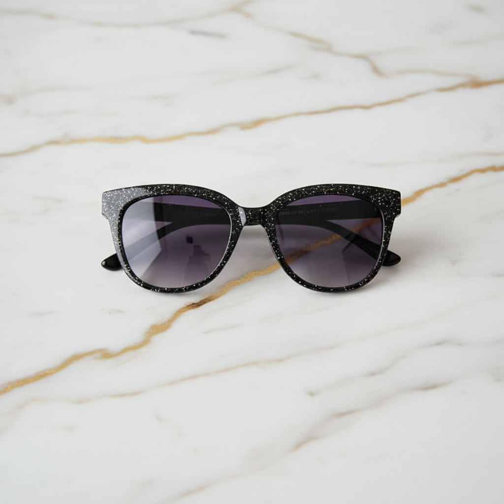 Sonnenbrille in schwarz mit glitzernder Fassung CrystalScents
