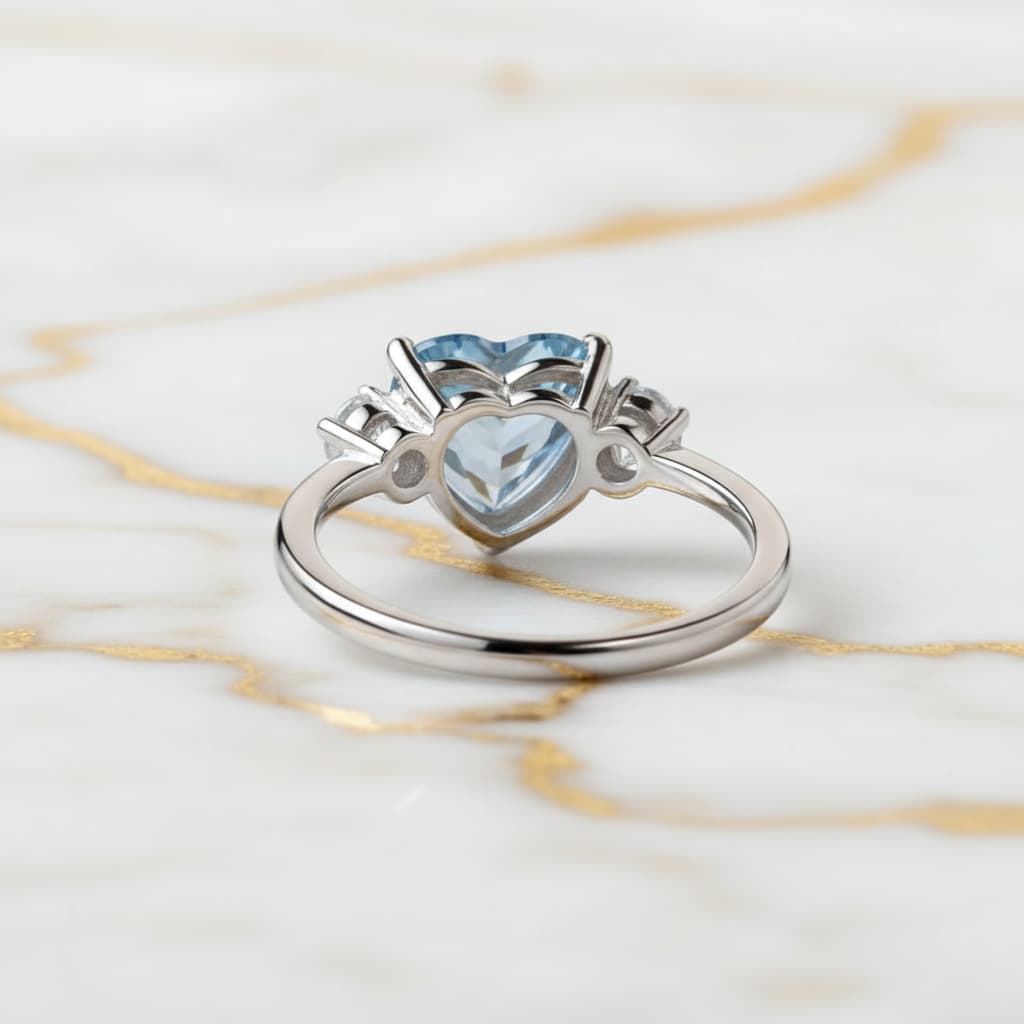 Silber Ring mit himmelblauem Topas Herz