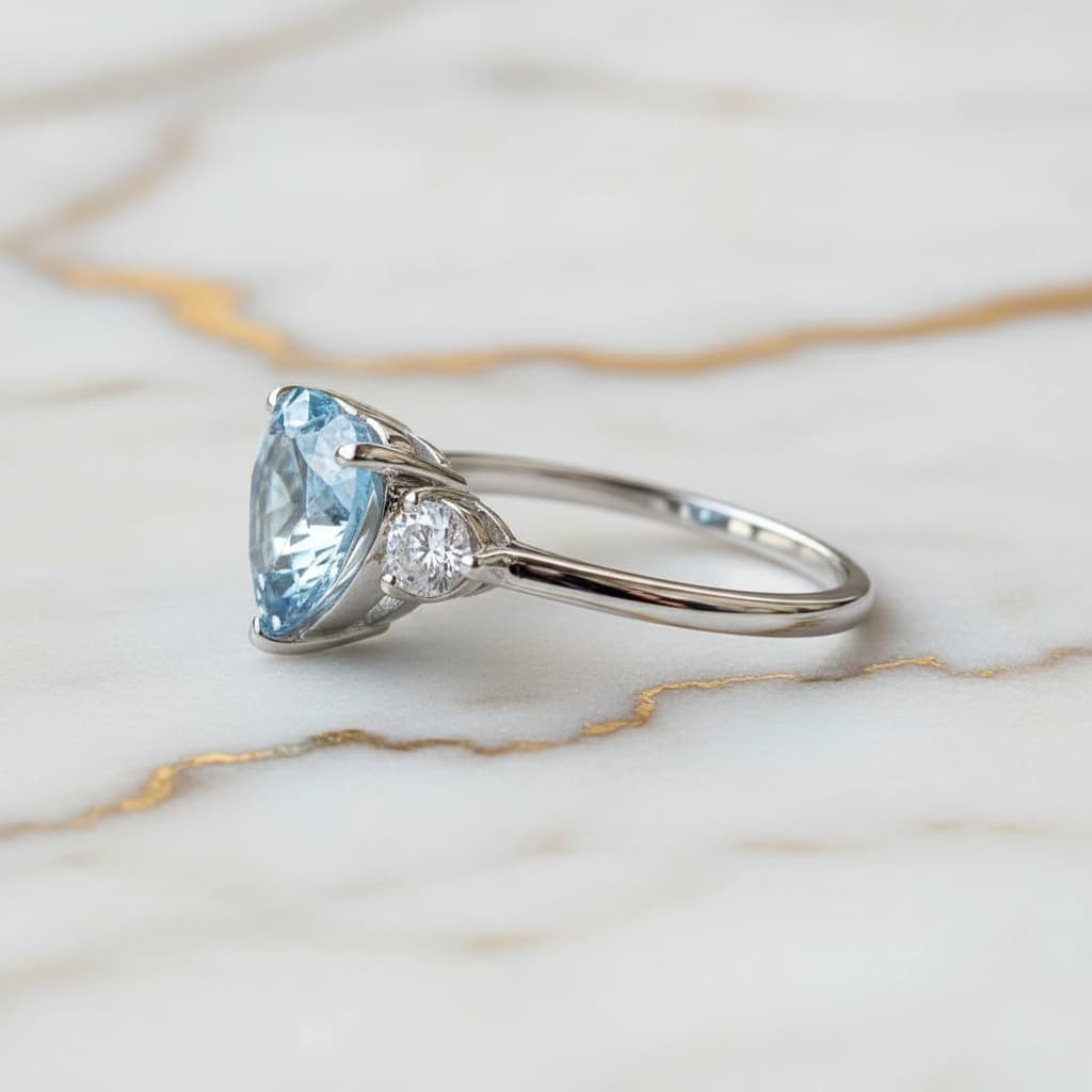 Silber Ring mit himmelblauem Topas Herz