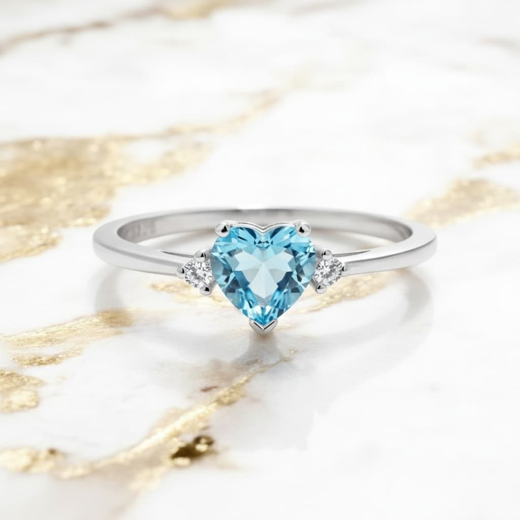 Topas Ring – Herz in strahlendem Blau