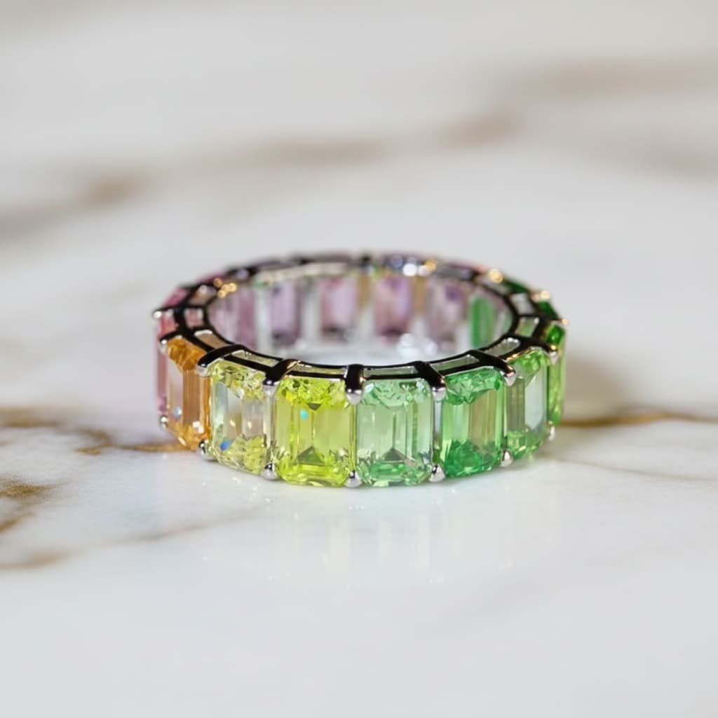 Saphir in Regenbogenfarben – Strahlender Ring für gute Laune
