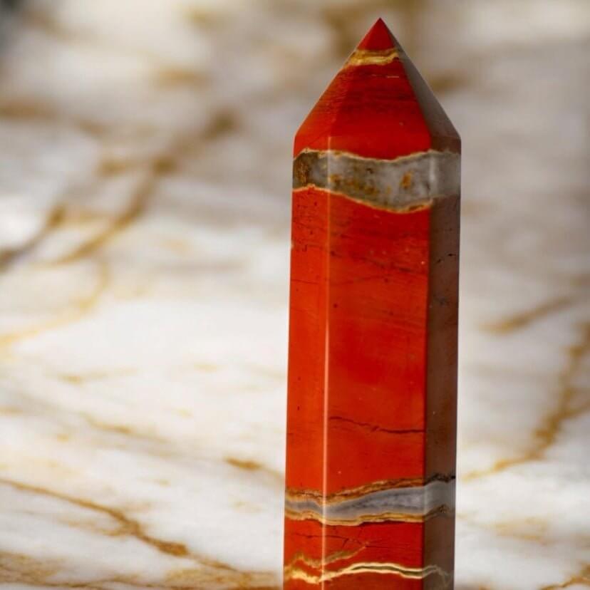 Roter Jaspis Obelisk – kraftvolle Erdenergie für Stabilität und Fokus