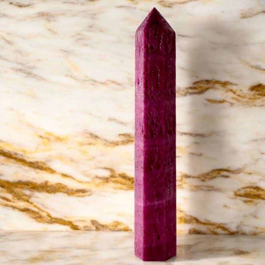 Roter Korund Obelisk - Kraftvoller Farbakzent
