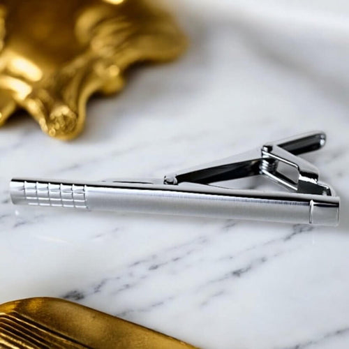 Silberne Krawattenklammer für Business-Looks