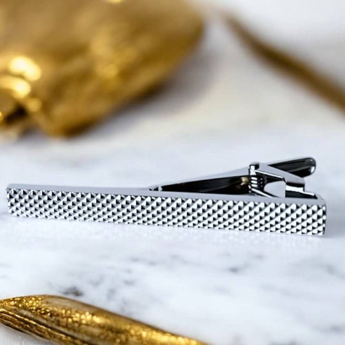 Silberfarbene Krawattenklammer – zeitloses Design
