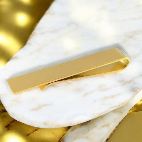 Krawattenklammer Wellenform in Gold – minimalistisches Design