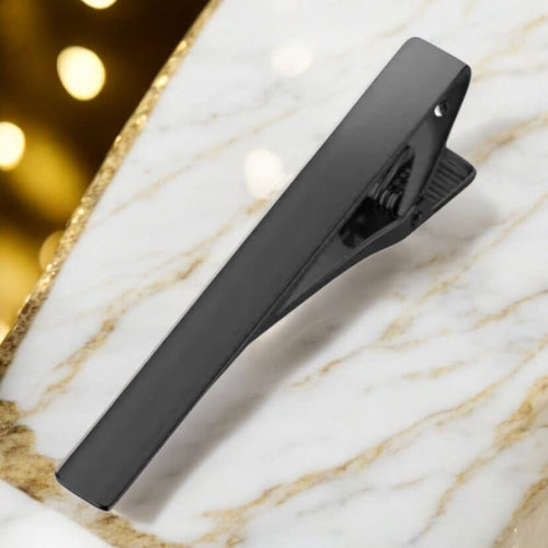 Schlichte Krawattenklammer in Schwarz – klassisch und edel