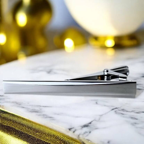 Schlichte, elegante Krawattenklammer in Silber