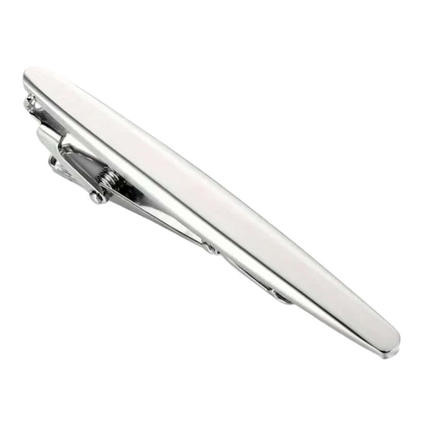 Geschwungene Krawattenklammer in klassischem Silber