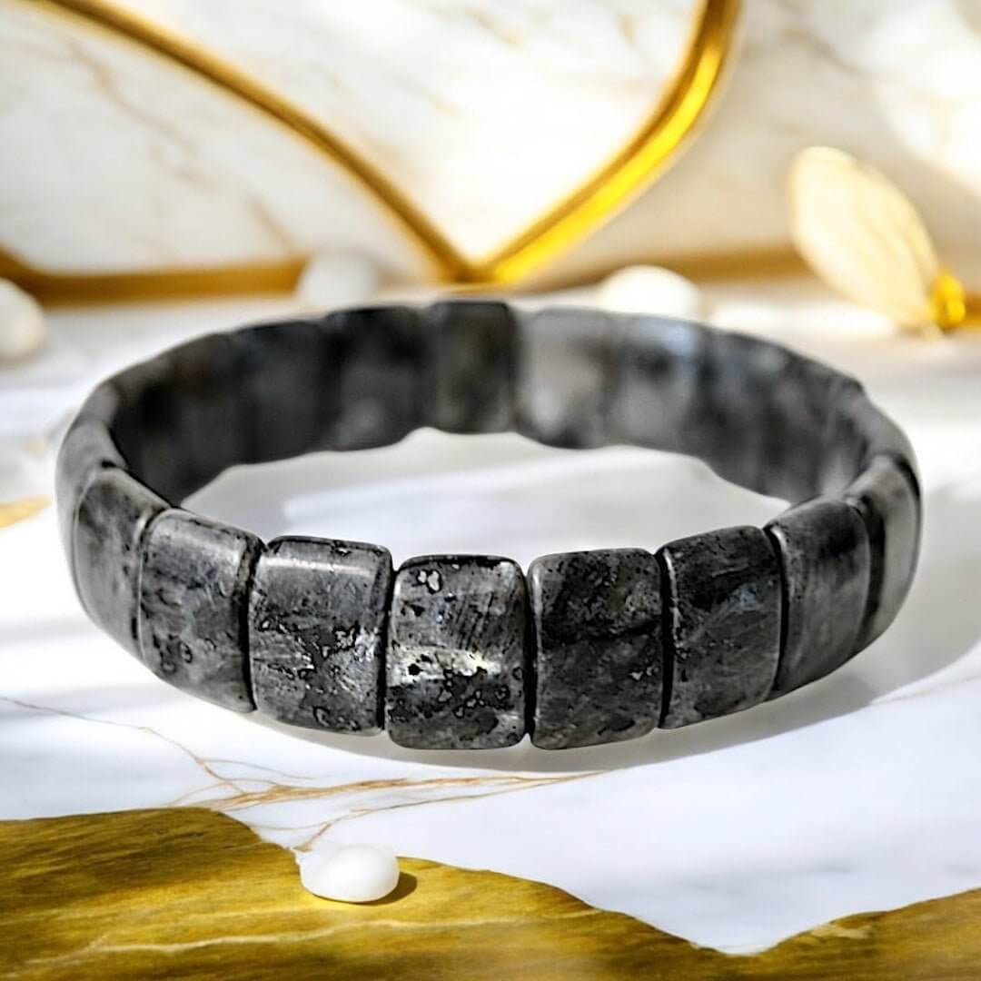 Breites Labradorit Armband - Verleiht jedem Outfit einen besonderen Akzent