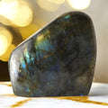 Labradorit Freiform – Farbenfrohe Muster