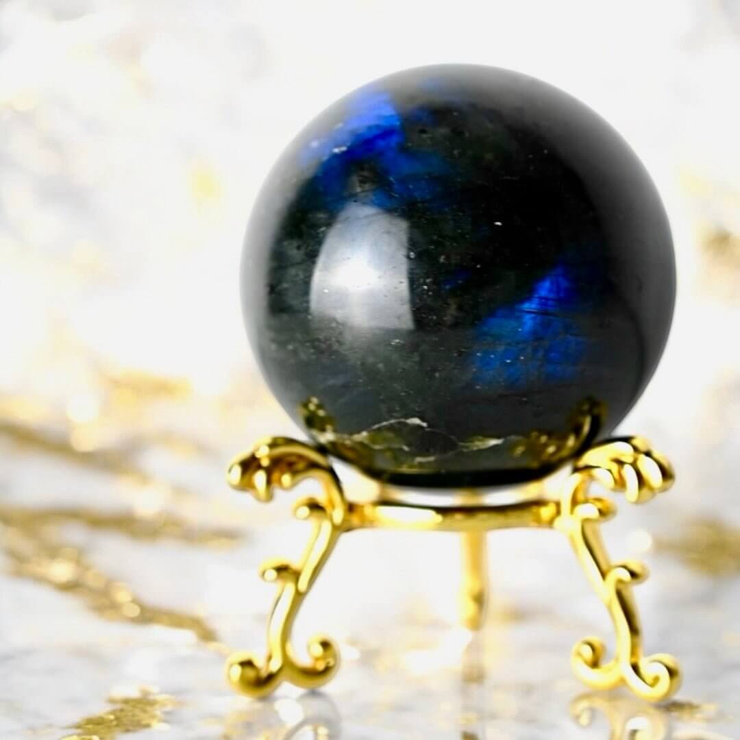Labradorit Kugel – Mystisches Lichtspiel für Meditation und Harmonie