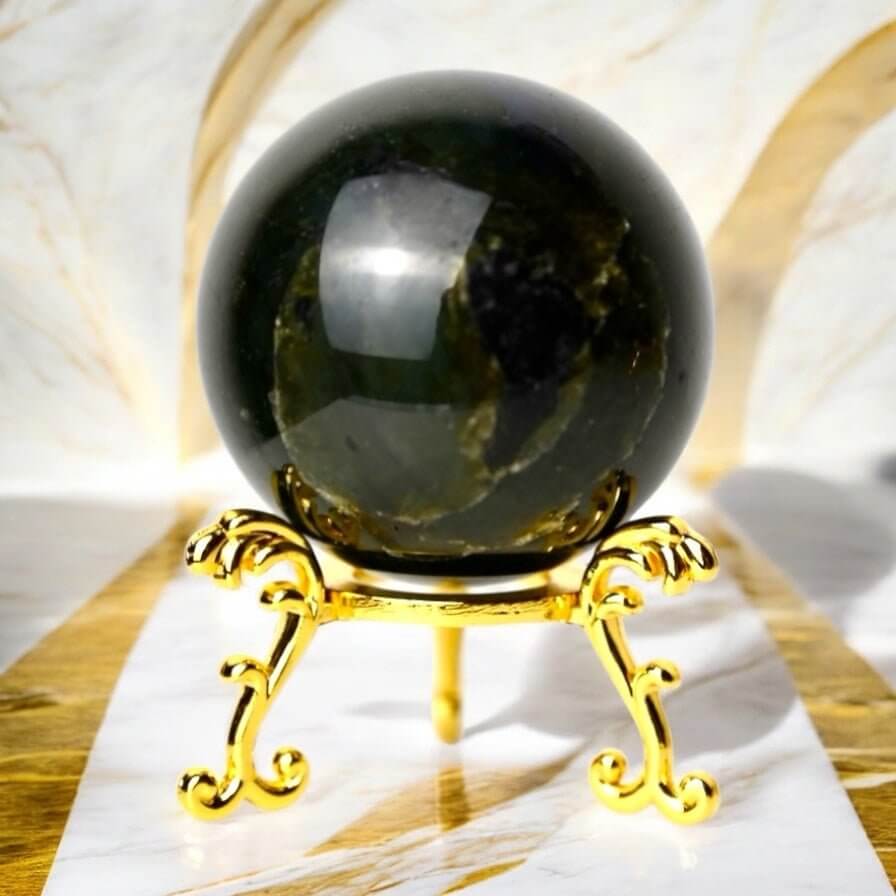 Labradorit Kugel – Mystisches Lichtspiel für Meditation und Harmonie