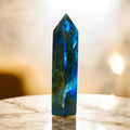 Labradorit Obelisk – Schutz & Selbstvertrauen