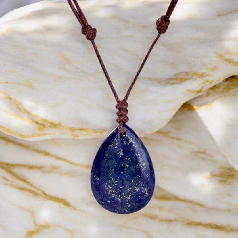 Verstellbare Halskette mit tropfenförmigem Lapislazuli