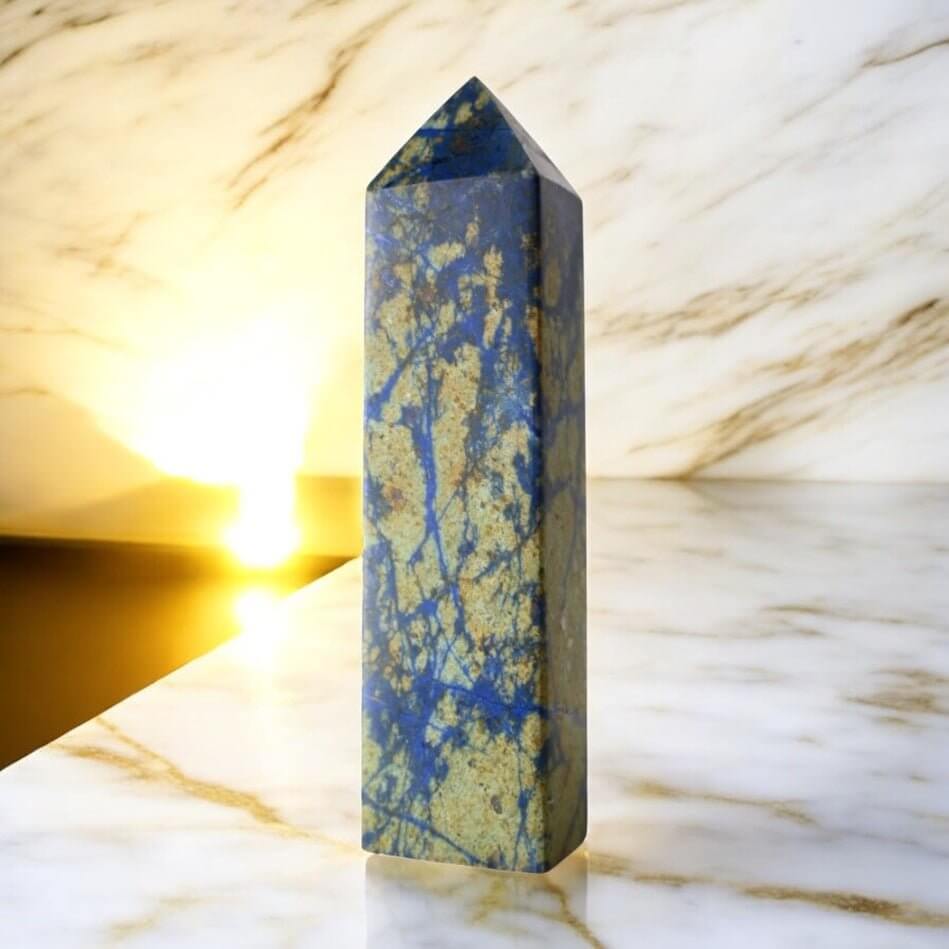 Phönix Lapislazuli Obelisk – dekoratives Schmuckstück mit symbolischer Wirkung