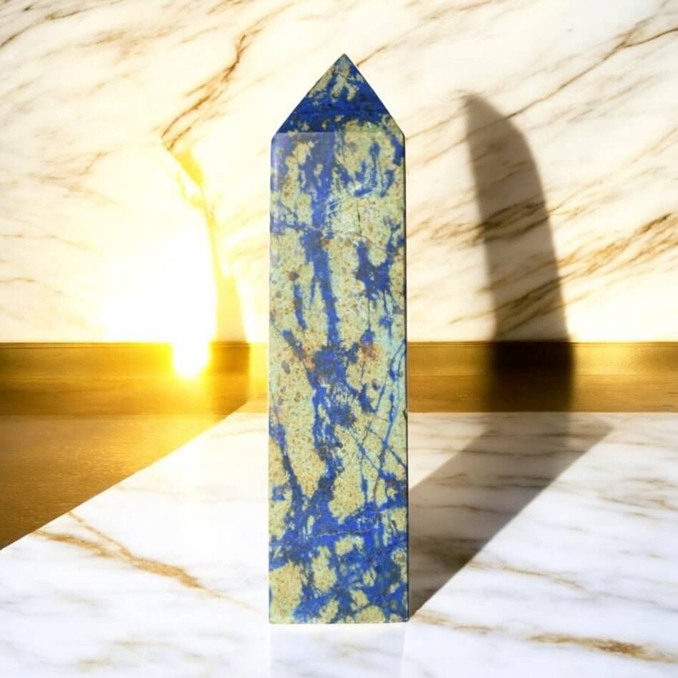 Phönix Lapislazuli Obelisk – dekoratives Schmuckstück mit symbolischer Wirkung