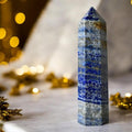 Lapislazuli Obelisk – mystischer Edelstein für innere Ruhe und Inspiration