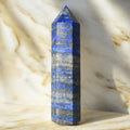 Lapislazuli Obelisk – kraftvoller Kristall mit königlichen Blauton