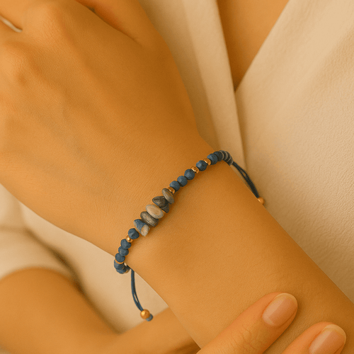 Lapislazuli Schutzarmband - Ausdrucksstarkes Accessoire für Fokus und Intuition
